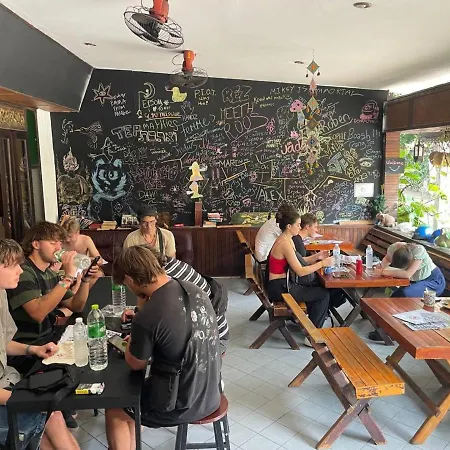 Revolution Hostel Chiang Mai-3